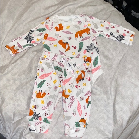 Matching long sleeve & bottoms baby outfit - Picture 1 of 5